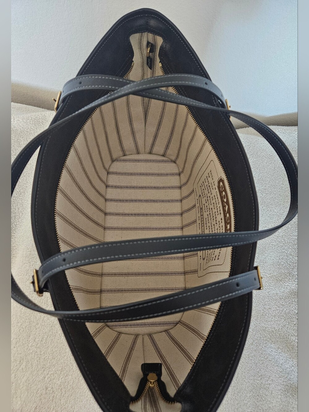 Coach Black Signature Canvas Leather Taxi Tote with Wristlet NWOT - Picture 10 of 15